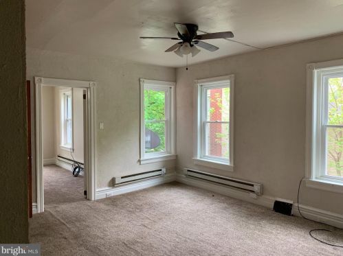 817 Charlotte St, Pottstown PA 19464-4319 exterior