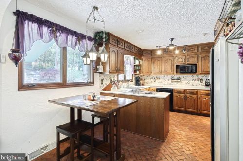 799 Laurel Wood Ln, Hanover PA 17331-6868 exterior