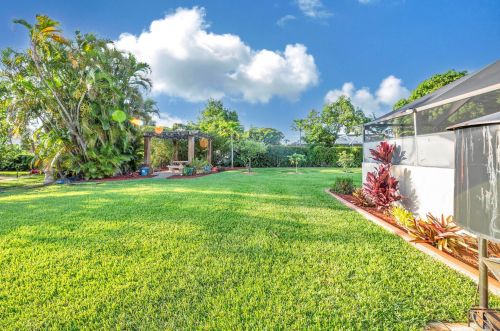 1715 Dominic Ave, Fort Pierce FL 34952-5816 exterior