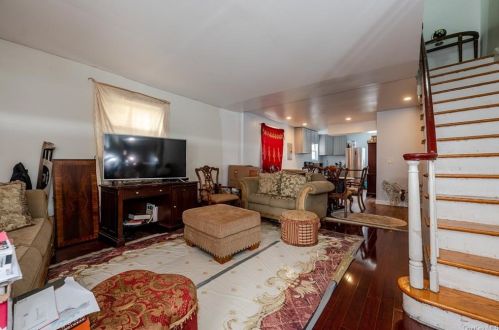 1286 Givan Ave, Bronx, NY 10469-2924