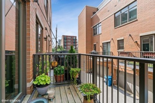 1648 Prairie Ave, Chicago IL  60616 exterior