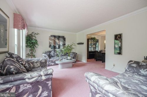 42 Hamilton Lk Dr, Trenton NJ 08619-3437 exterior