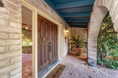 5925 Mina Vis, Tucson AZ 85718-4128 exterior