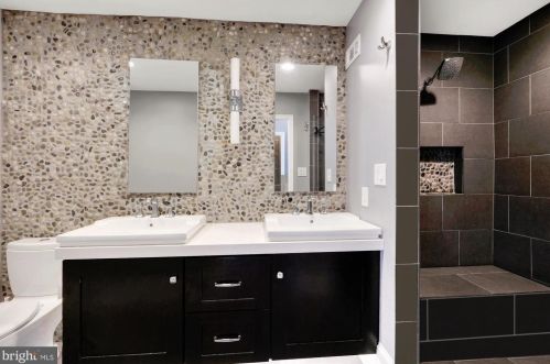 2022 Locust St, Philadelphia PA 19103-5614 exterior