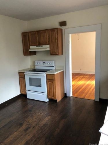 8 Ave, Derby CT 06418-1619 exterior