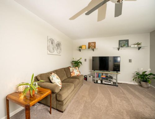 332 12 St, Plainwell MI 49080-1117 exterior