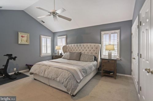 804 Enderby Dr, Alexandria VA 22302-2224 exterior