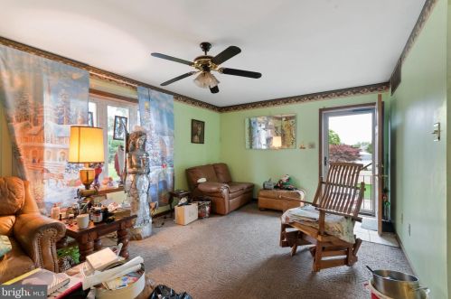 526 Longshore Ave, Philadelphia PA 19111-4424 exterior