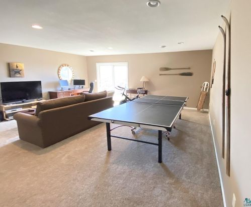 703 4 St, Duluth MN 55806-2437 exterior