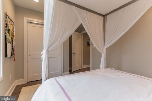 307 Green St, Philadelphia PA 19130-3914 exterior