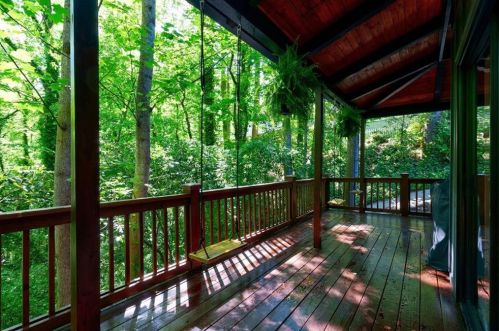 620 Colebrook Ct, Atlanta GA  30327-4710 exterior