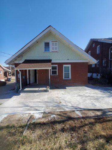 3635 Pine Grove Ave, Saint Louis, MO 63121-5445