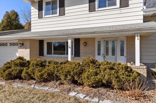 925 Arbogast St, Saint Paul, MN 55126-3825