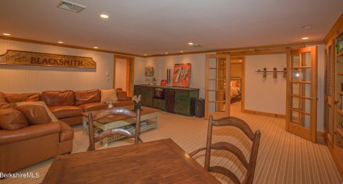 47 Fairwynds Dr, Lenox MA 01240-2729 exterior