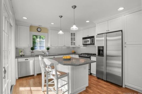 76 Mcfadden Dr, Wilton CT 06897-3912 exterior