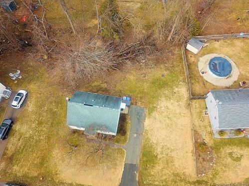 5 Eleanor Rd, Enfield CT 06082-2400 exterior