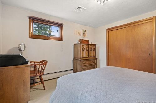 32 Skyline Dr, Farmington CT 06032-2019 exterior