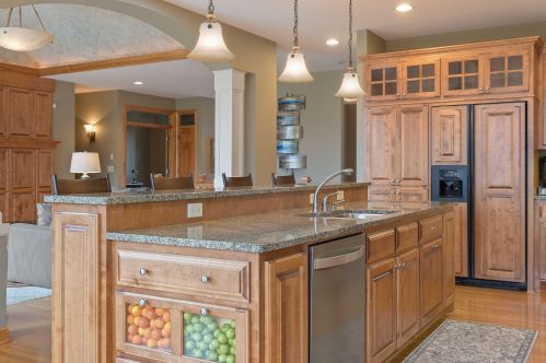 1676 Isabella Pkwy, Chaska MN 55318-3214 exterior