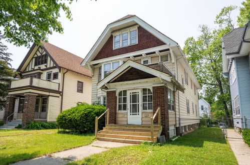 3345 Cramer St, Milwaukee, WI 53211-3009