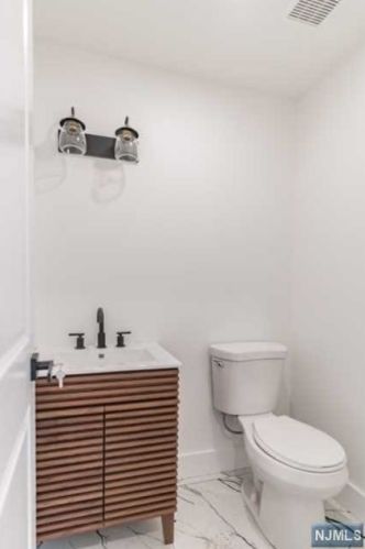 320 Lincoln Ave, Paterson NJ  07512-2128 exterior