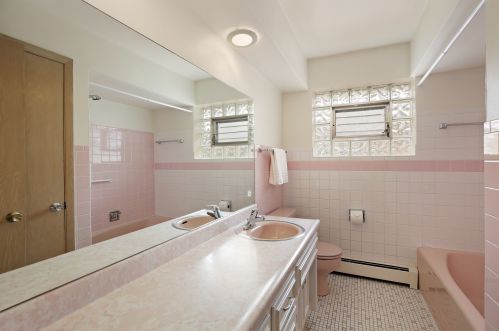 8512 Berwyn Ave, Chicago IL 60656-2513 exterior