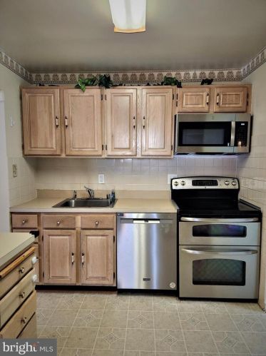 1606 Imperial Dr, Silver Spring MD  20902-3952 exterior