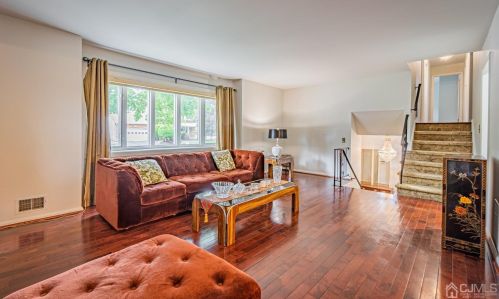 7 Meredith Rd, Edison NJ 08817-2231 exterior