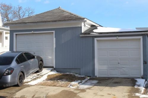 556 Elm St, Woonsocket RI 02895-3508 exterior