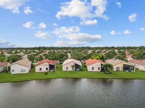 324 Breezy Point Loop, Fort Pierce FL  34986-2669 exterior