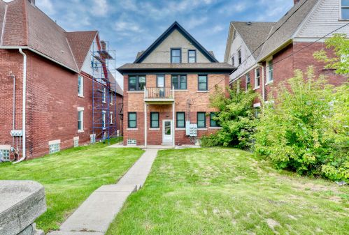 136 1 St, Milwaukee WI 53207-0014 exterior