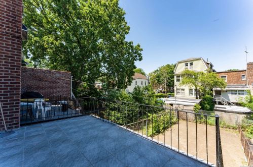 1153 223 St, Bronx NY 10466-5832 exterior