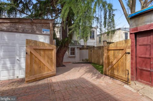 407 5 St, Washington DC 20003-2051 exterior