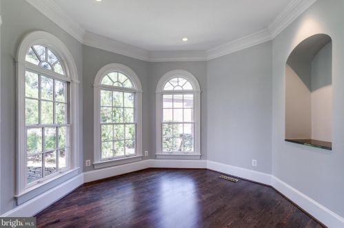 884 Alvermar Rdg Dr, Mc Lean VA 22102-1435 exterior