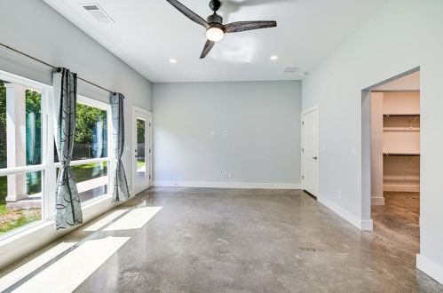 8208 Burrell Dr, Austin TX 78757-8339 exterior