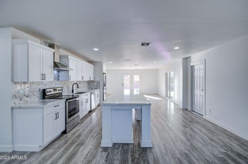 8224 25th St, Phoenix AZ  85042-7020 exterior