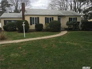 239 Jackson Ave, Syosset NY  11791-4117 exterior