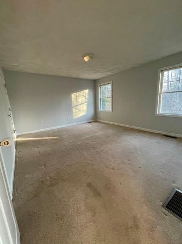 6 Lees Farm Commons Dr, Providence RI 02904-3044 exterior