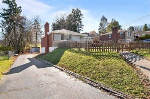 960 Whitley Dr, Pittsburgh PA 15237-5942 exterior