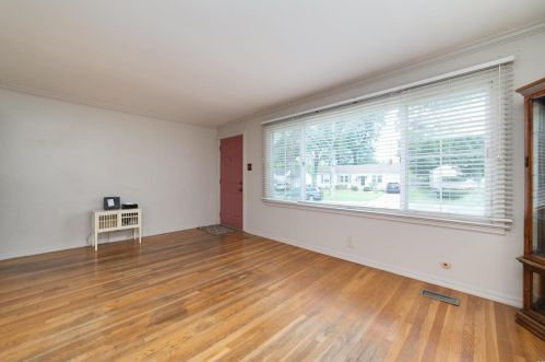 1268 Nectar Dr, Saint Louis, MO 63137-2250