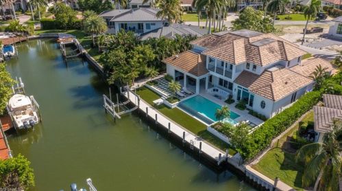 1501 Bluefin Ct, Naples FL 34102-1576 exterior