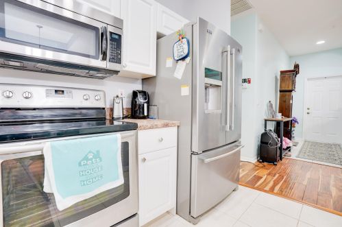 5802 Myrtle Dr, Fort Pierce FL 34982-7535 exterior