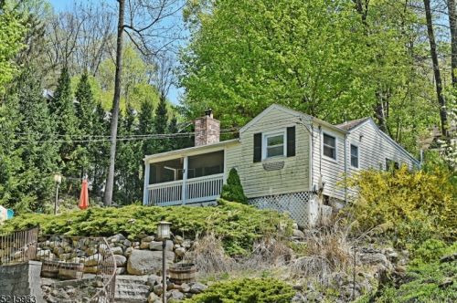 391 Shr Trl, Sparta NJ 07871-1403 exterior