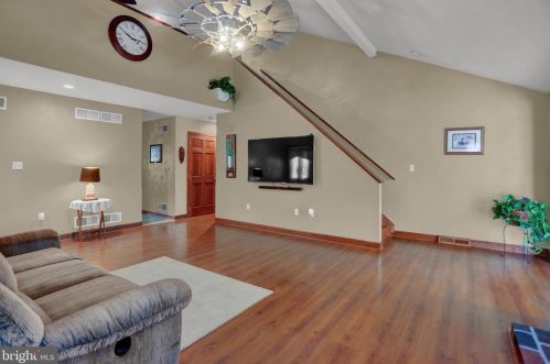 181 Primrose Ln, Hanover PA 17331-5211 exterior