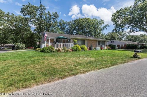 10 Lark St, Lakehurst NJ  08759-5188 exterior