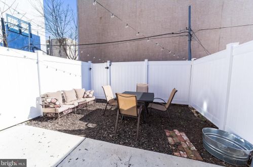 1239 17 St, Philadelphia PA 19121-5029 exterior