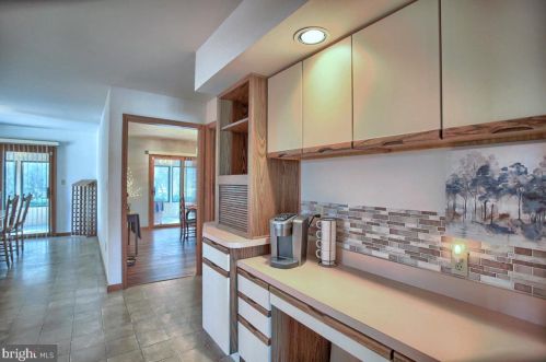 409 Dart Dr, Hanover PA 17331-1327 exterior