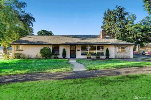 204 170th St, Seattle, WA 98155-4926