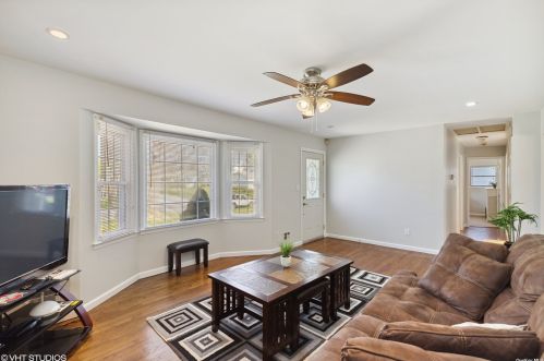 60 Gannet Dr, Commack NY 11725-4903 exterior