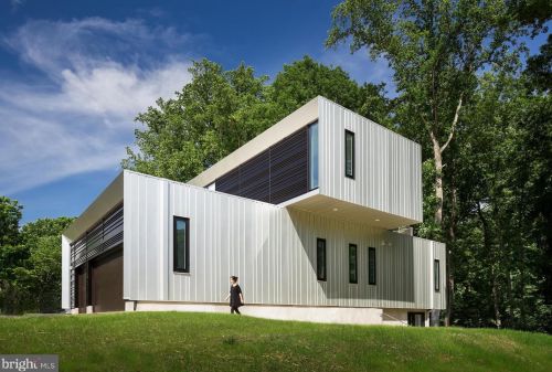 8725 Brook Rd, Mc Lean, VA 22102-1507