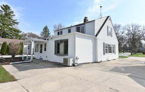 4043 110, Milwaukee WI 53226-4106 exterior